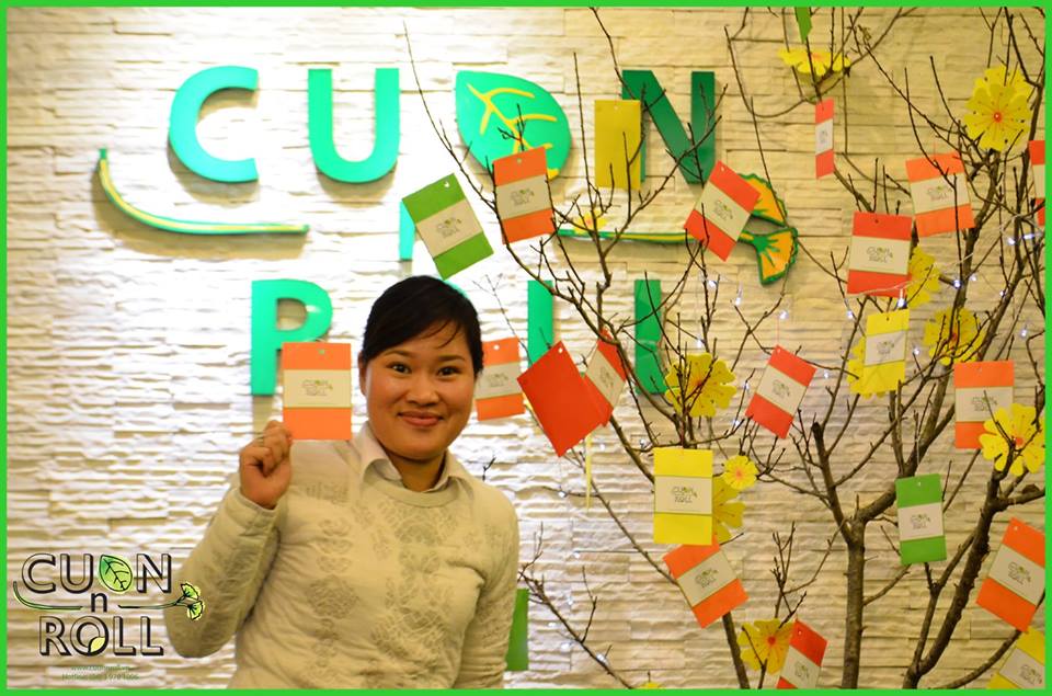 CUONnROLL-Một khácch hàng vô cùng vui vẻ khi nhận được lì xì