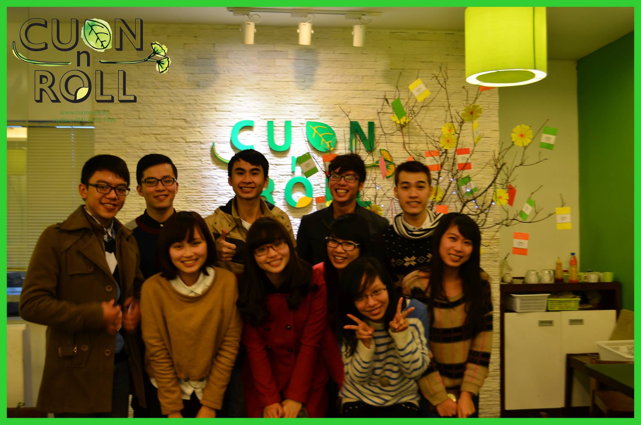 CUONnROLL-những khácch hàng đầu tiên hái lộc