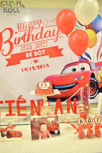 tổ chức sinh nhật cho bé cuonnroll trang trí sinh nhật cho bé