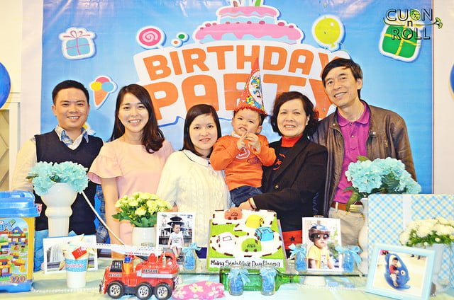 tổ chức sinh nhật cho bé cuonnroll trang trí sinh nhật cho bé