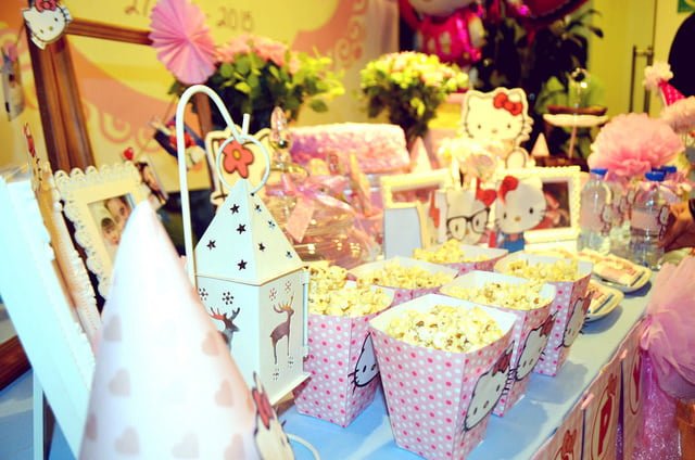 tổ chức sinh nhật cho bé cuonnroll trang trí sinh nhật cho bé