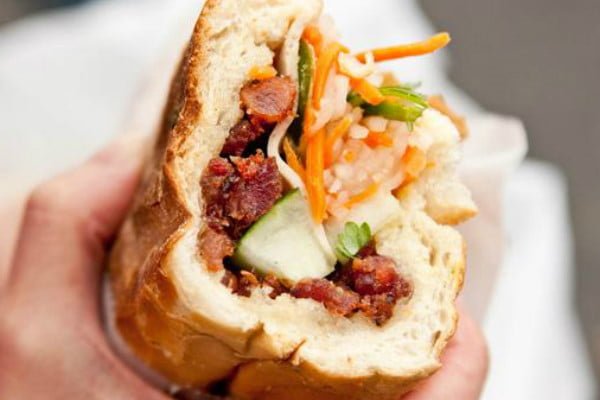 2. Bánh mì: Mặc dù được gọi tên là một trong những món 