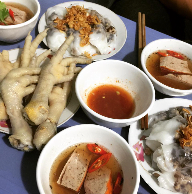 Các hàng bánh cuốn ngon Hà Nội luôn luôn đông khácch