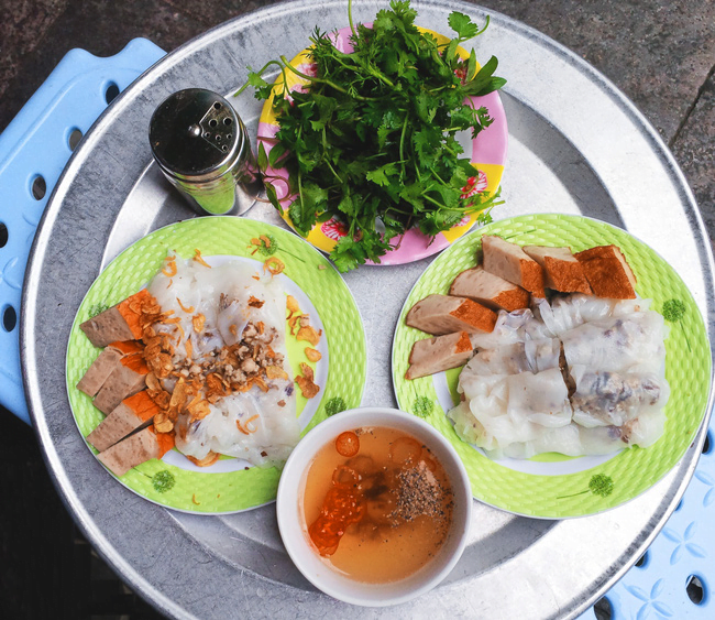 Các hàng bánh cuốn ngon Hà Nội luôn luôn đông khácch