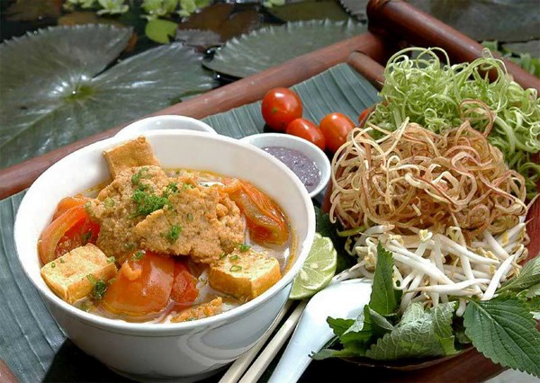 Top 5 hàng bún riêu cua nổi tiếng của Hà Nội
