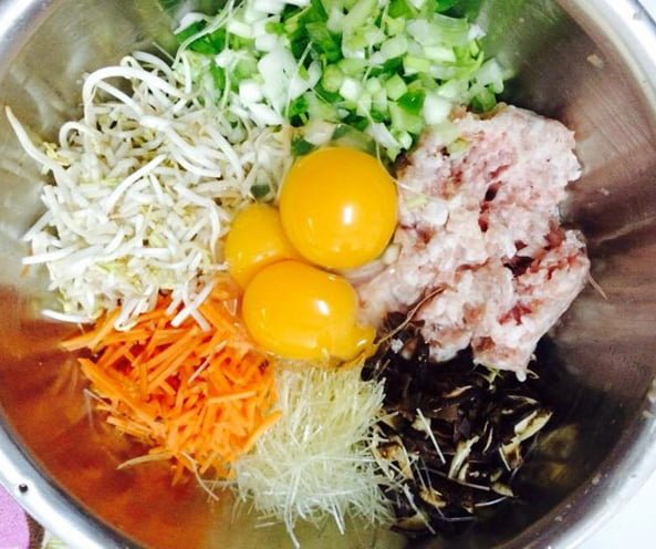 Hướng dẫn cách làm nem rán ngon đúng điệu