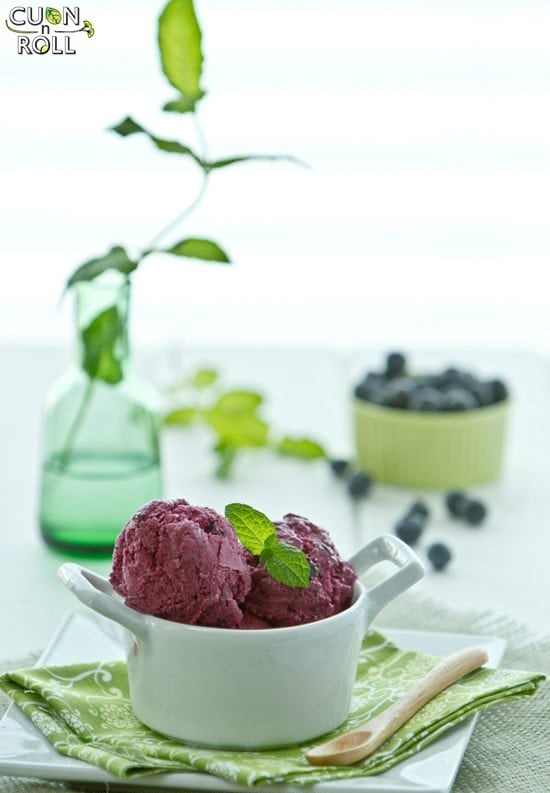 kem sữa chua việt quất