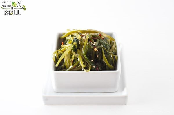 cuonnroll_salad dong biển