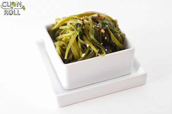 cuonnroll_salad dong biển