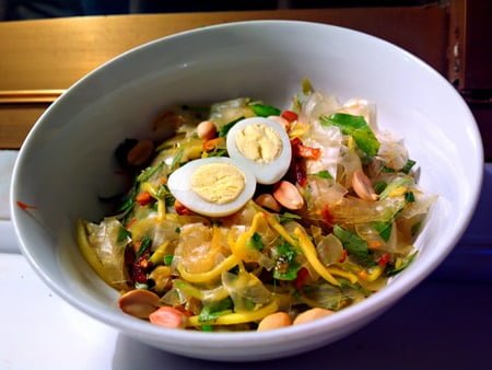 làm bánh tráng trộn tại nhà