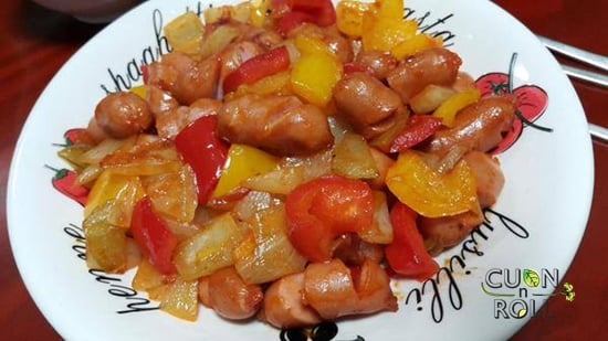 xúc xích xào rau củ