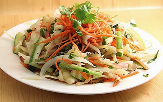 Gỏi ngó sen thịt gà cực hấp dẫn cho bữa cơm cuối tuần