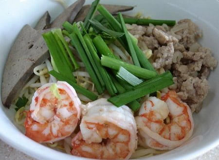 Mách mẹ cách nấu hủ tiếu nam vang đậm chất Nam Bộ đãi cả nhà