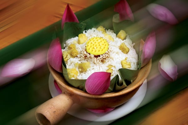 nhà hàng ngoại ô món cơm sen