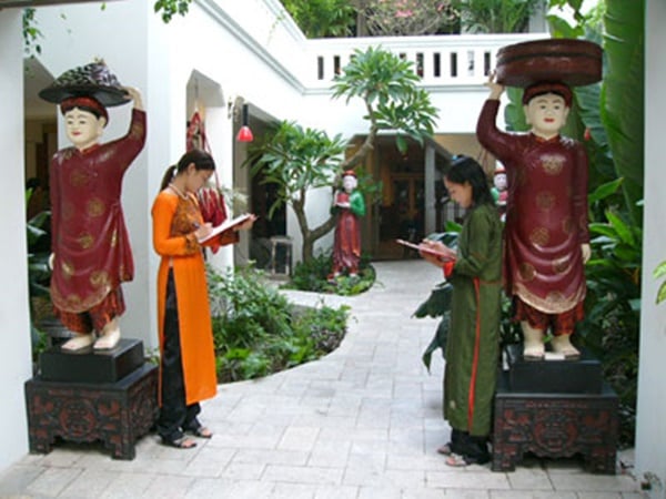 nhà hàng sen gần vincom bà triệu