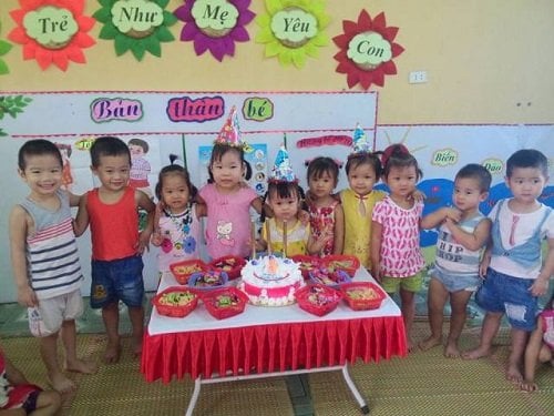 tổ chức sinh nhật cho bé ở trường mầm non