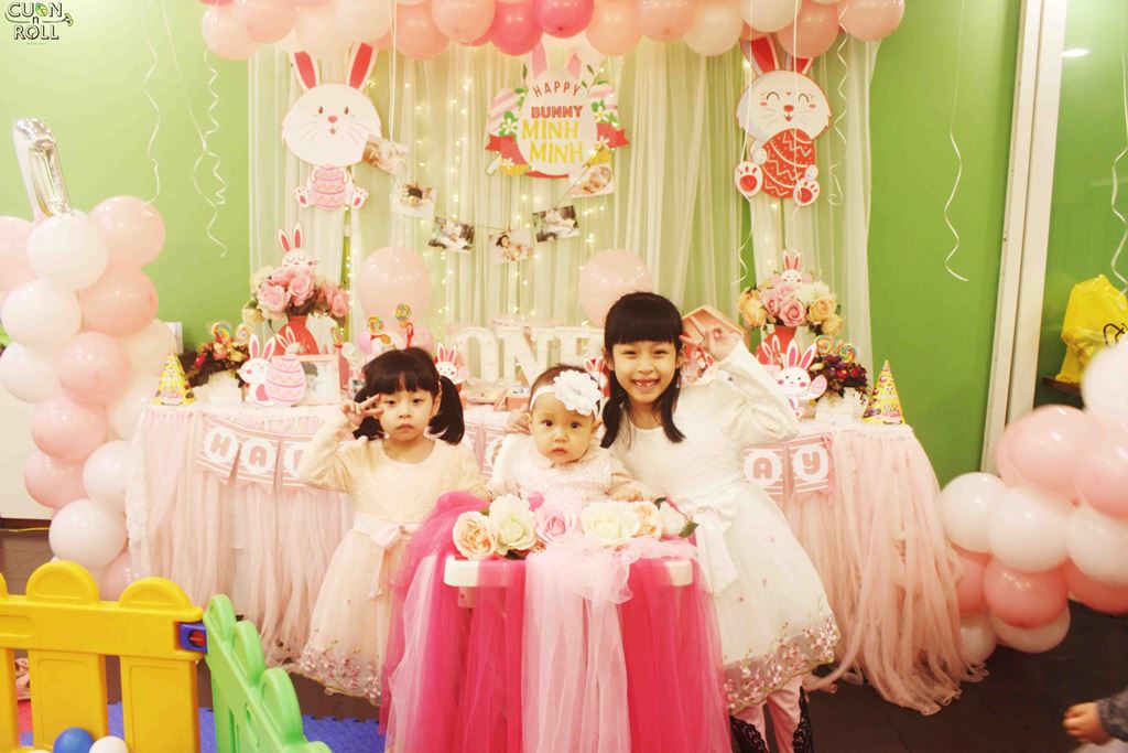 Tổ chức tiệc đầy tháng cho bé