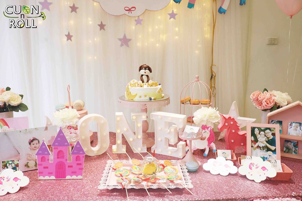 trang trí tiệc thôi nôi bé gái