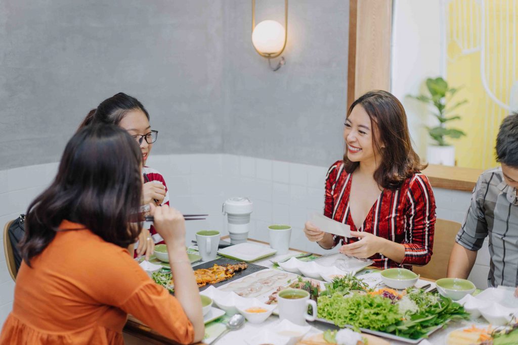 nhà hàng cuốn n roll cầu giấy