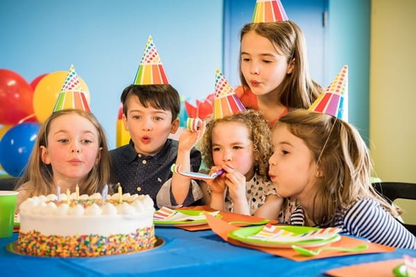 đặt tiệc sinh nhật bé