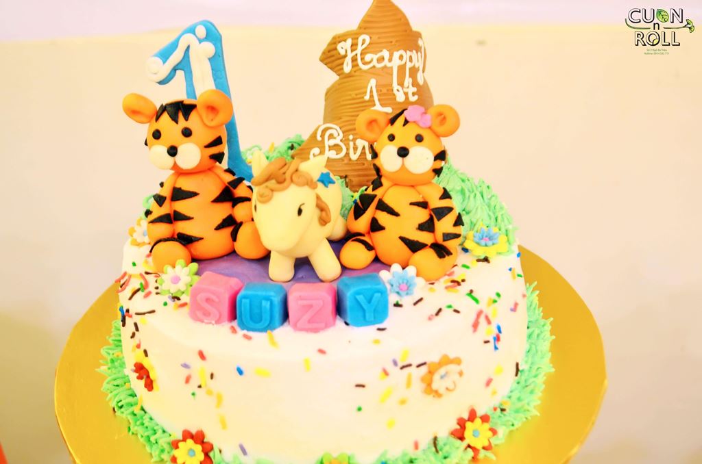 Vườn bách thú đáng yêu cũng là một mẫu bánh đẹp và độc đáo mà bố mẹ có thể lựa chọn