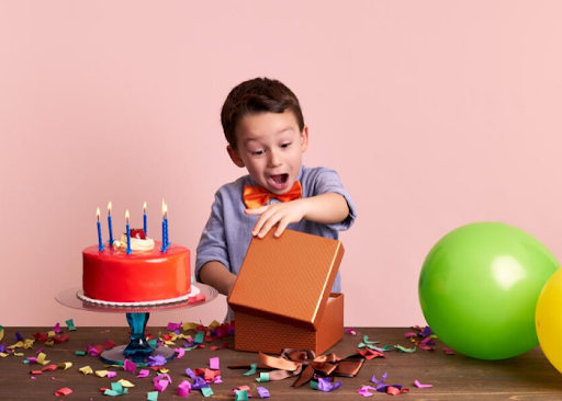 Chọn quà sinh nhật ý nghĩa cho bé phù hợp với sở thích, tính cách